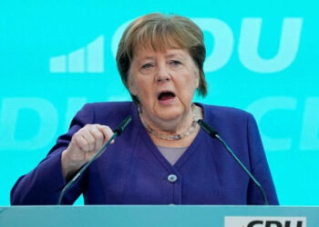Merkel critica a Merz por aliarse con la ultraderecha en el Parlamento