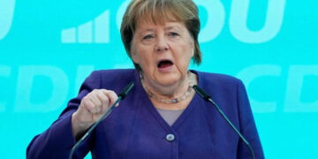 Merkel critica a Merz por aliarse con la ultraderecha en el Parlamento