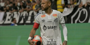 Neymar y figuras de Brasil exigen jugar solo en césped natural