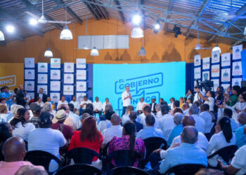 Abinader promete obras en Pedro Brand tras escuchar demandas
