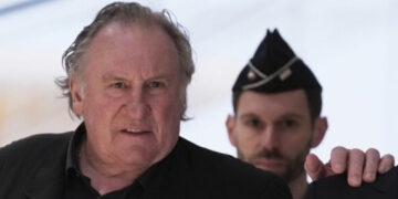 Depardieu enfrenta juicio por agresión sexual en Francia