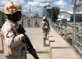 El muro entre RD y Haití no frena el flujo diario en la frontera