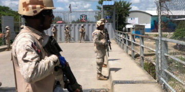 El muro entre RD y Haití no frena el flujo diario en la frontera