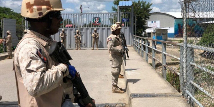 El muro entre RD y Haití no frena el flujo diario en la frontera