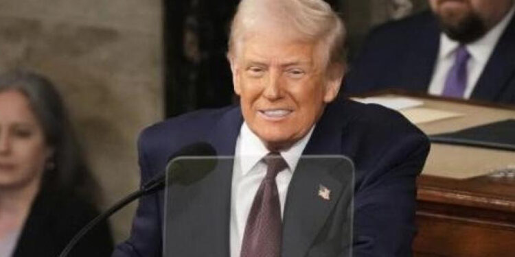 Juez extiende bloqueo a Trump para congelar fondos federales