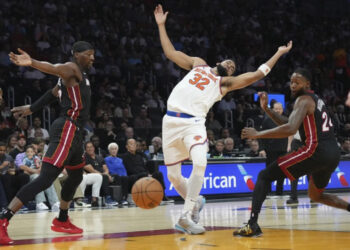LeBron se acerca a 50,000 puntos y Doncic lidera triunfo de Lakers