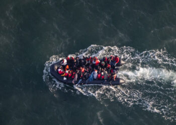 Récord de migrantes cruzando el canal de la Mancha hacia Reino Unido