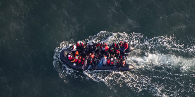 Récord de migrantes cruzando el canal de la Mancha hacia Reino Unido