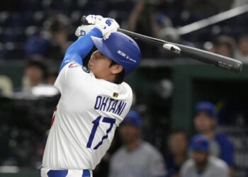 Shohei Ohtani jonronea y Dodgers barren a Cachorros en Tokio