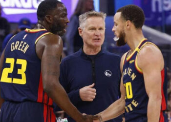 Stephen Curry guía a los Warriors a su séptima victoria seguida