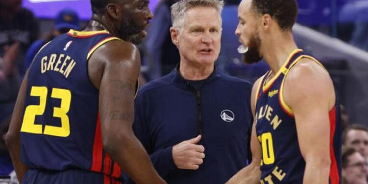 Stephen Curry guía a los Warriors a su séptima victoria seguida