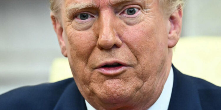 Trump impondrá arancel del 25 % por compras de crudo a Venezuela
