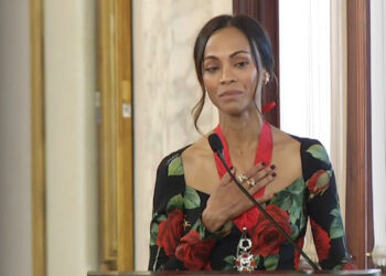 Zoe Saldaña recibe Orden Heráldica de Cristóbal Colón en Palacio