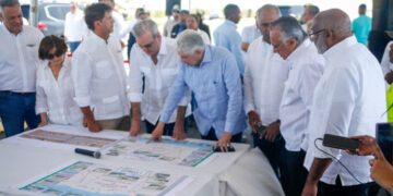Abinader inaugura calles y obras hidráulicas en Baní durante jornada de 6 horas