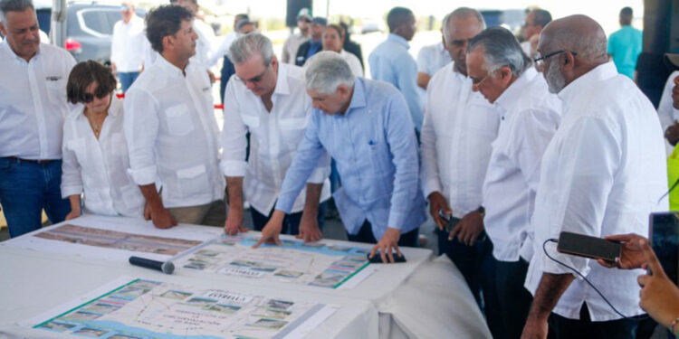Abinader inaugura calles y obras hidráulicas en Baní durante jornada de 6 horas