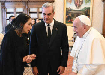Abinader y primera dama viajarán a Roma para funeral del papa Francisco