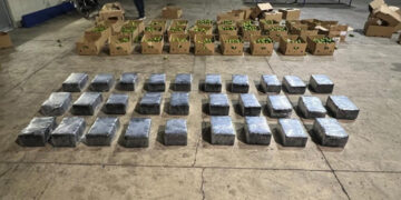 Arrestan a deportado vinculado al decomiso de 201 paquetes de cocaína en Montecristi