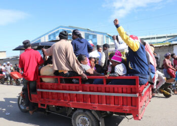 Cientos de haitianos regresan a Haití ante medidas migratorias de RD