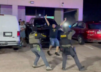 EE.UU. arresta a más de 100 extranjeros irregulares en club nocturno