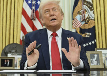 Entra en vigor arancel global del 10% impuesto por Donald Trump