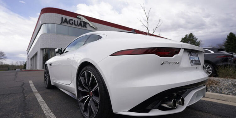 Jaguar y Land Rover suspenden envíos a EE.UU. tras arancel del 25%