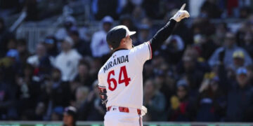 Jonrón de José Miranda impulsa triunfo 6-1 de Mellizos sobre Astros