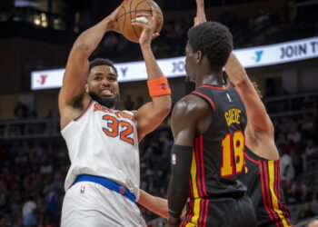 Karl-Anthony Towns brilla con 30 puntos en triunfo de Knicks 121-105 sobre Hawks