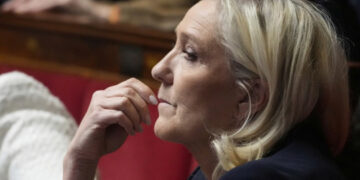 Le Pen promete batalla pacífica tras su condena en Francia