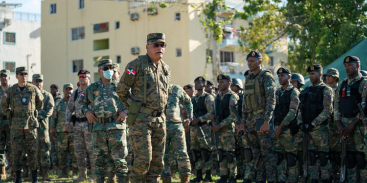 Ministro de Defensa supervisa operativos migratorios en Friusa