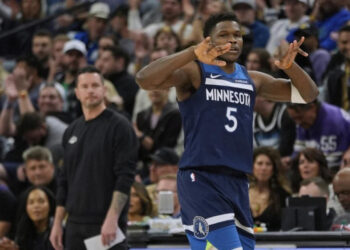 Minnesota vence a Lakers con 29 puntos de Edwards