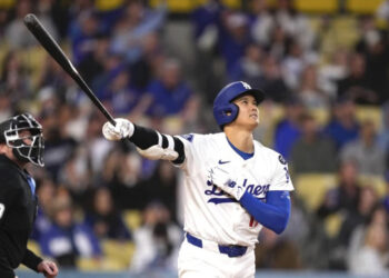 Ohtani conecta HR de 448 pies y Dodgers vencen 8-7 a Rockies