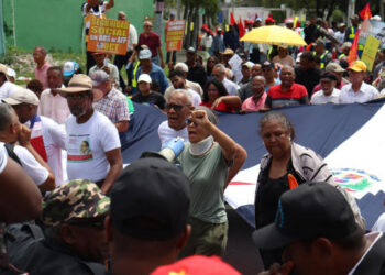 Sectores de izquierda marchan contra concesiones mineras