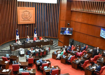 Senado avanza revisión del Código de Trabajo; cesantía en debate