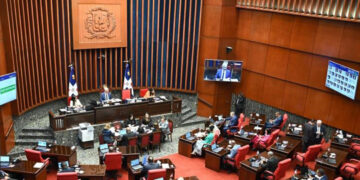 Senado avanza revisión del Código de Trabajo; cesantía en debate