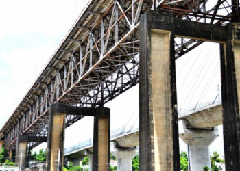 Sigue prohibido el paso de vehículos pesados por puente de la 17