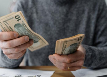 Tasa del dólar empieza a ceder en el mercado dominicano
