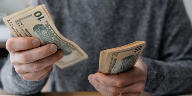 Tasa del dólar empieza a ceder en el mercado dominicano