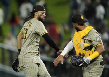 Tatis y Machado brillan en triunfo de Padres 5-4 sobre Atléticos