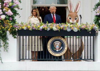 Trump honra al papa con banderas a media asta y celebra Pascua en la Casa Blanca
