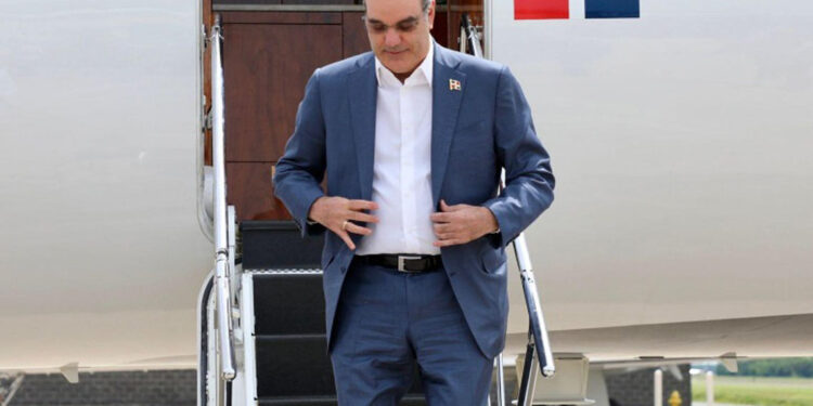 Abinader llega a Washington para reunión y premio de liderazgo