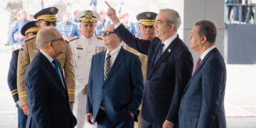 Abinader y expresidentes pactan política común ante crisis en Haití