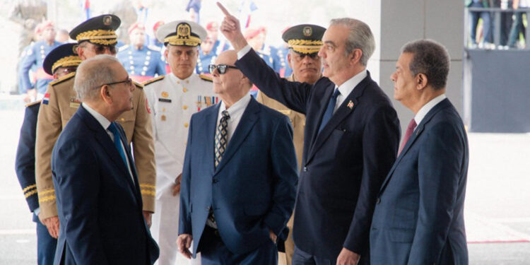 Abinader y expresidentes pactan política común ante crisis en Haití