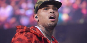Acusan a músico y a Chris Brown por asalto en club de Londres