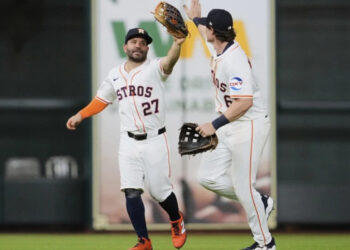 Altuve da dos jonrones y Peña alcanza 500 hits en triunfo de Astros sobre Marineros