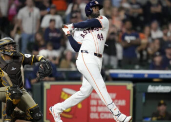 Astros colocan a Yordan Álvarez en lista de lesionados