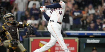 Astros colocan a Yordan Álvarez en lista de lesionados