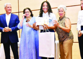 Fundación Macarrulla premia a jóvenes por ensayos sobre libertad