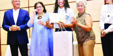Fundación Macarrulla premia a jóvenes por ensayos sobre libertad