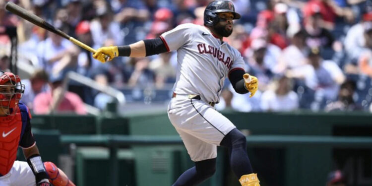 Carlos Santana impulsa remontada y Guardianes vencen a Nacionales