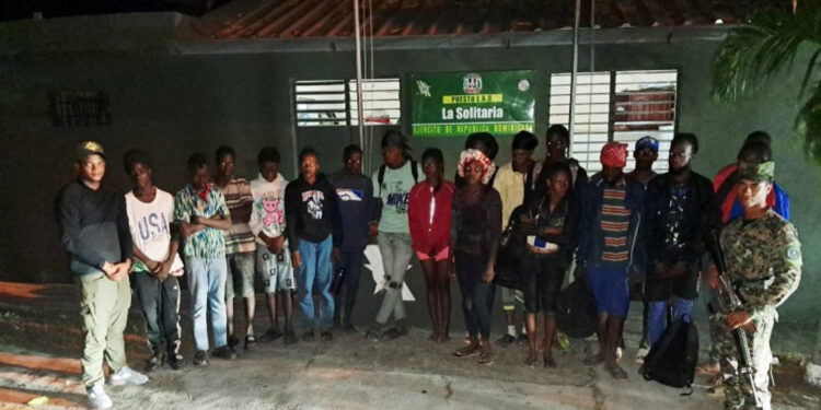Detienen a 29 haitianos indocumentados en Elías Piña y Montecristi
